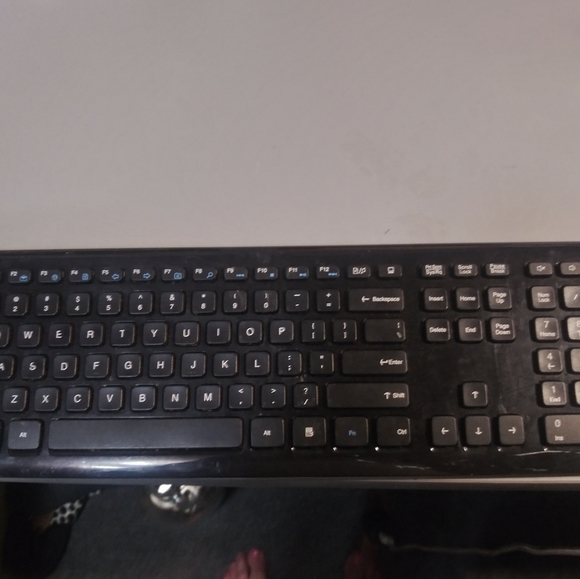WIRELESS KEYBOARD - Picture 3 of 4